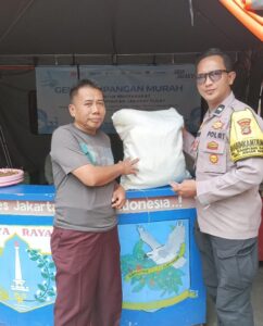 Gerakan Pangan Murah (GPM) Beras Bulog Tahap 4 Polsek Johar Baru di Kelurahan Kampung Rawa