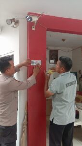 Patroli Preventif di Cempaka Baru, Polisi Tegaskan Imbauan Kamtibmas dan Pasang Stiker Sahabat Patroli Polisi