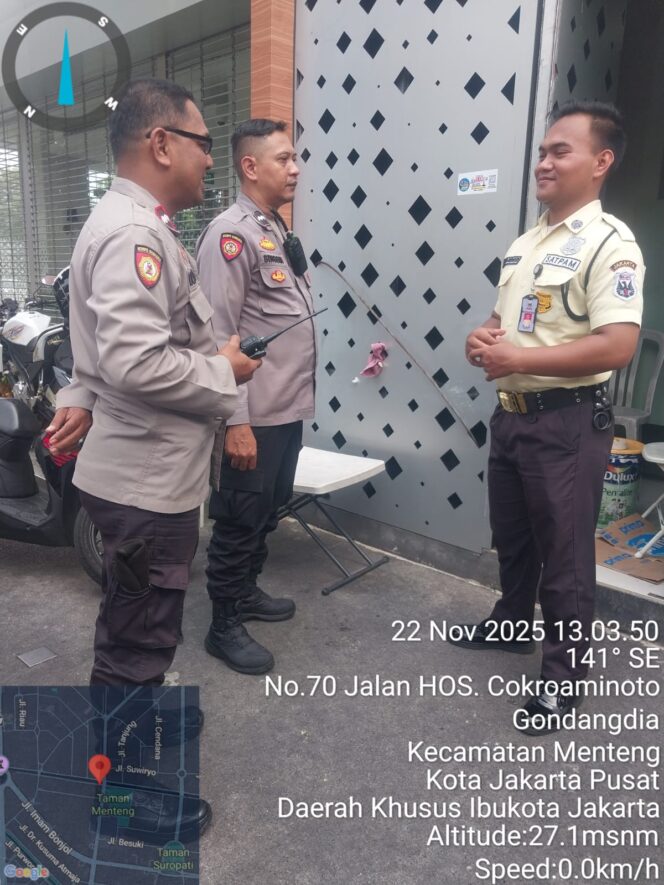 
					Polisi Dekatkan Layanan Digital, Samapta Menteng Sosialisasikan Barcode Sahabat Patroli