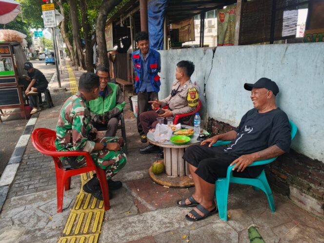 
					Bhabinkamtibmas dan Babinsa Petojo Selatan Lakukan Sambang serta Problem Solving di Tanah Abang I