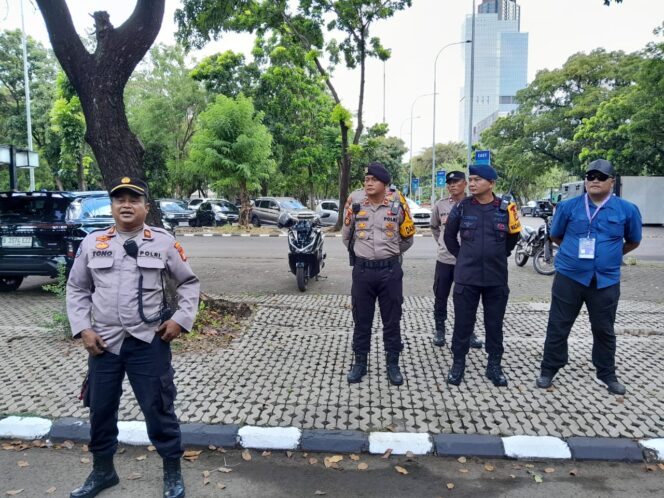 
					Polisi Perketat Pengamanan Hari Terakhir Konser Remember November Vol. 3