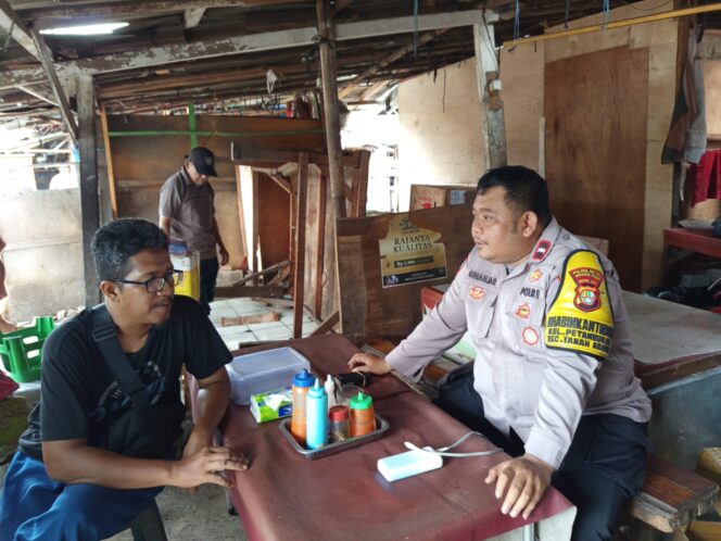 
					Bhabinkamtibmas Ajak Pedagang Jaga Wilayah di Pasar Tradisional Pintu Air