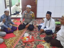 Sambang Kamtibmas, Bhabinkamtibmas Kebon Melati Ajak Pengurus Masjid Jaga Keamanan Lingkungan
