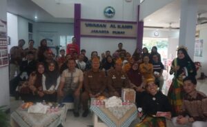 Polisi Hadir di Tengah Masyarakat, Bhabinkamtibmas Johar Baru Monitoring Peringatan Hari Pahlawan di Yayasan Al Khafi