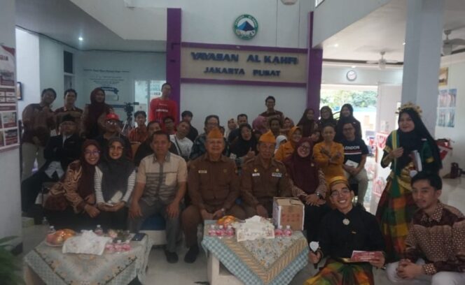 
					Polisi Hadir di Tengah Masyarakat, Bhabinkamtibmas Johar Baru Monitoring Peringatan Hari Pahlawan di Yayasan Al Khafi