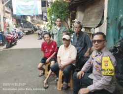 Aipda Ikhwan Bhabinkamtibmas Kampung Rawa Kunjungi Pos Kamling RW01 Ajak Warga Jaga Keamanan Lingkungan