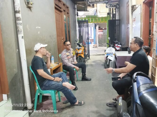 
					Patroli Humanis, Polisi dan Warga RW06 Bersama Ciptakan Lingkungan Aman