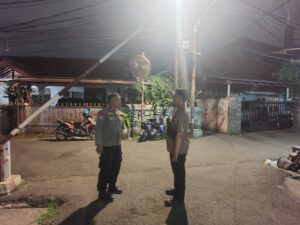 Polisi Sambangi Poskamling RT 04/07 Benhil Tanah Abang, Terus Bersinergi Jaga Keamanan