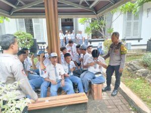 Pelajar Jaga Jakarta” Polsek Sawah Besar Sosialisasikan Barcode di Dua SMK Jakarta