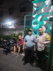Bhabinkamtibmas Duri Pulo Sambangi Satkamling 01, Tekankan Kesiapsiagaan Jaga Lingkungan