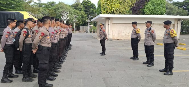
					Kapolsek Sawah Besar Pimpin Apel Pengamanan Doa Bersama Guru Madrasah di Istiqlal