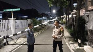 Bhabinkamtibmas Cempaka Putih Timur Sambang Pos Kamling Perkuat Kewaspadaan Dan Sinergi Keamanan Warga