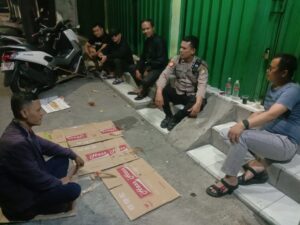 Sinergi Polisi dan Warga, Patroli Sambang Dini Hari Polsek Kemayoran Jaga Kondusifitas Serdang