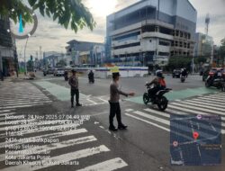 Polsek Metro Gambir Laksanakan Pengaturan Lalu Lintas Pagi di TL Kesehatan Petojo Utara