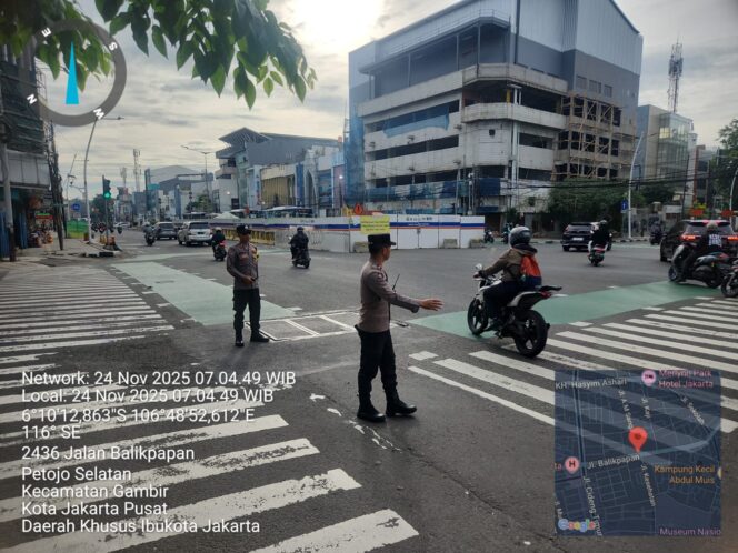 
					Polsek Metro Gambir Laksanakan Pengaturan Lalu Lintas Pagi di TL Kesehatan Petojo Utara