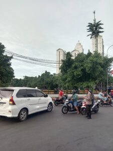 Pengaturan Lalu Lintas Pagi di Kemayoran Bantu Kelancaran Pelajar dan Karyawan