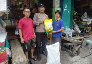 Gerakan Pangan Murah, Polsek Johar Baru Bantu Stabilkan Harga Beras di Galur