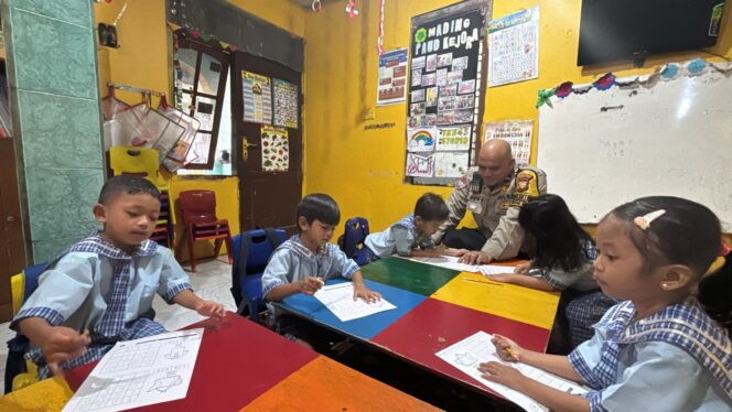 
					Dekatkan Diri pada Generasi Muda, Polri Selenggarakan Pembinaan Kebangsaan di PAUD Kejora