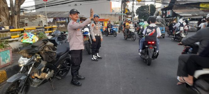 
					Gatur Lalin di Bendungan Jago, Polri Hadir Berikan Rasa Aman kepada Pengguna Jalan