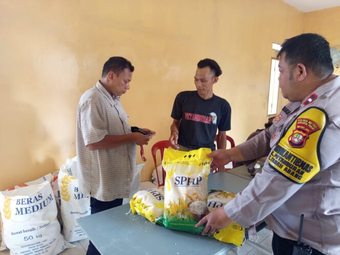 
					Bhabinkamtibmas Petamburan Gelar Gerakan Pangan Murah di RT 06/01 Sampaikan Imbauan Kamtibmas