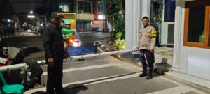 Bhabinkamtibmas Kelurahan Cideng Sambang Satkamling dan Himbau Untuk Waspada Curas, Curanmor serta Tawuran
