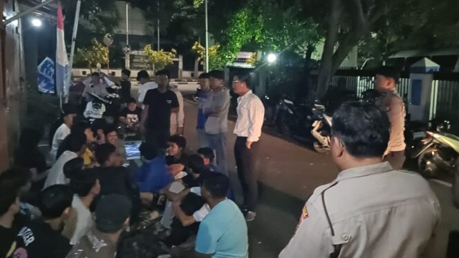 
					Patroli 3 Pilar Bubarkan Kerumunan Malam, Polisi Ingatkan Warga Waspada CURAT–CURAS–Curanmor