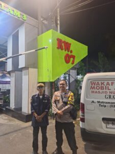 Bhabinkamtibmas Sambangi Satkamling Dinihari, RT 03 RW 07 Diminta Perkuat Keamanan Lingkungan