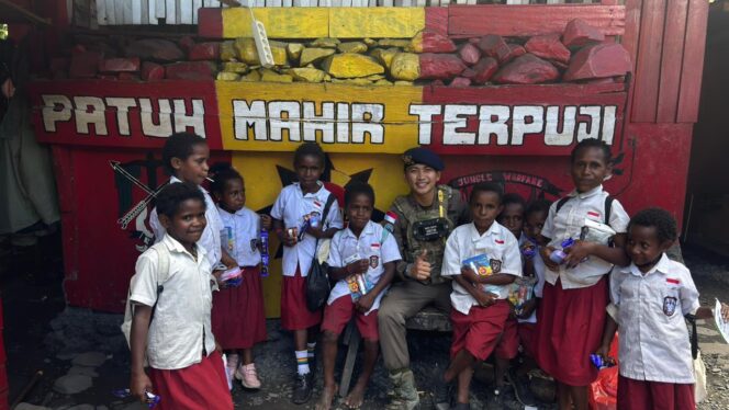 
					Dekatkan Diri dengan Masyarakat, Satgas Ops Damai Cartenz Adakan Edukasi dan Hiburan untuk Anak-Anak di Puncak Jaya