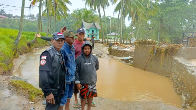 
					Banjir Bandang Terjang Nagari Paninggahan, Warga Minta Pemerintah Segera Turun Tangan
