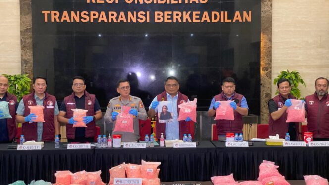 
					Pengungkapan Pemilik Ekstasi di Tol Lampung, Bareskrim Polri Tetapkan MR sebagai Tersangka