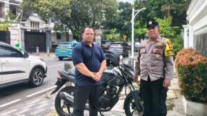 Patroli Humanis Bhabinkamtibmas Gandeng Security Jaga Keamanan Menteng