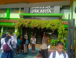 Monitoring Bubar Sekolah, Bhabinkamtibmas Paseban Pastikan Situasi Kondusif di SMKN 34 Jakarta