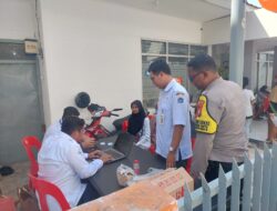 Warga Sumur Batu Terima BLTS Kesra, Polsek Kemayoran Pastikan Proses Aman dan Transparan