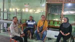 Edukasi Bhabinkamtibmas Pasar Baru Cara Bertindak Cegah Kriminal dan Ajak Peduli Jaga Lingkungan