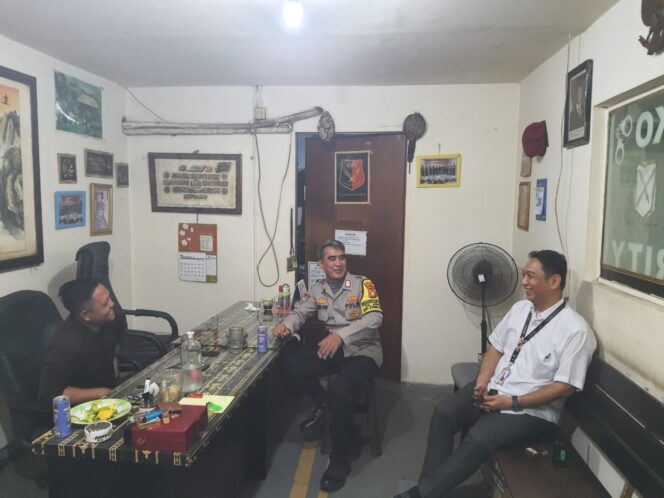 
					Bhabinkamtibmas Kartini Sambang Warga, Edukasi Cegah Kriminal & Ajak Jaga Lingkungan