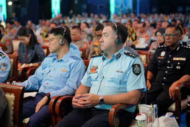 
					7 Atpol Negara Sahabat Hadiri Apel Kasatwil Polri 2025, Komitmen Wujudkan Keamanan Global