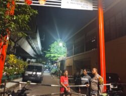 Sambang Satkamling Jalan Anyer Ujung, Bhabinkamtibmas Menteng Perkuat Keamanan Warga RW 09