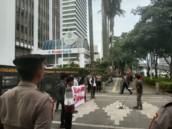 
					Polsek Metro Tanah Abang dan Polda Metro Jaya Amankan Aksi Unjuk Rasa di PT Harita
