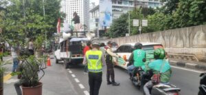 Polsek Metro Tanah Abang Amankan Aksi Unjuk Rasa di PT. ARA Secara Humanis