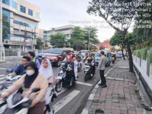 Wujudkan Kamseltibcarlantas, Polisi Atur Lalin di Titik Penjernihan Raya