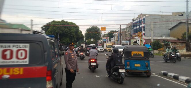 
					Pengaturan Lalu Lintas dan Pengawasan Pelajar, Polisi Gelar Ploting Sore di Kemayoran