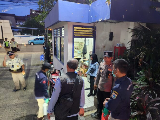 
					Polisi Gerak Cepat Tangani Lansia Terlantar Sakit Lambung Dan Demam