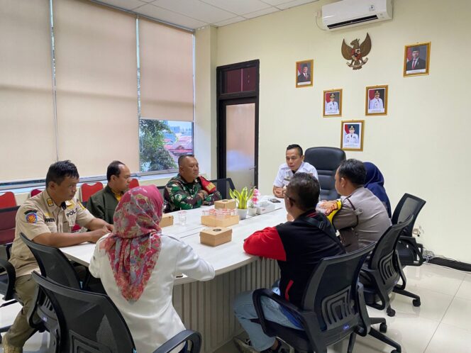 
					Penertiban Baliho Kedaluwarsa Dibahas di Rapat Trantibum, Polri Dukung Penataan Lingkungan