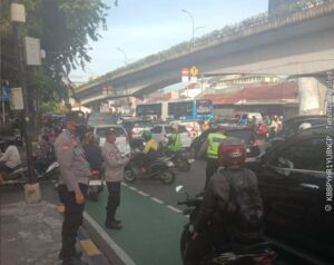 Kapolsek Johar Baru Cek Ploting Personil Pengaturan Lalu Lintas Pagi di Sejumlah Titik Rawan Kemacetan