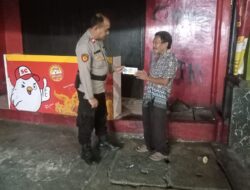 Panit Samapta Polsek Johar Baru Patroli Jalan Kaki Antisipasi Tawuran dan Curanmor
