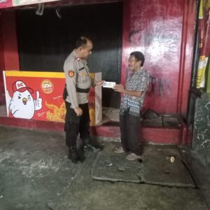 Panit Samapta Polsek Johar Baru Patroli Jalan Kaki Antisipasi Tawuran dan Curanmor