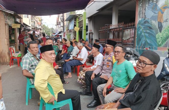 
					Takziah Di Rumah Duka Bhabinkamtibmas Kampung Rawa, Pererat Silaturahmi dan Kepedulian Sosial