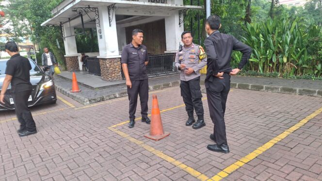 
					Cegah Gangguan Keamanan, Bhabinkamtibmas Gelora Sambangi Senayan Avenue By Ottolima