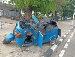 Innova Pecah Ban, Tabrak Bajaj Parkir di Cempaka Putih, Polisi Pastikan Tidak Ada Korban