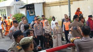 Penataan Kawasan, Portal di Jalan Sawo Resmi Dibongkar Aparat Gabungan Menteng
